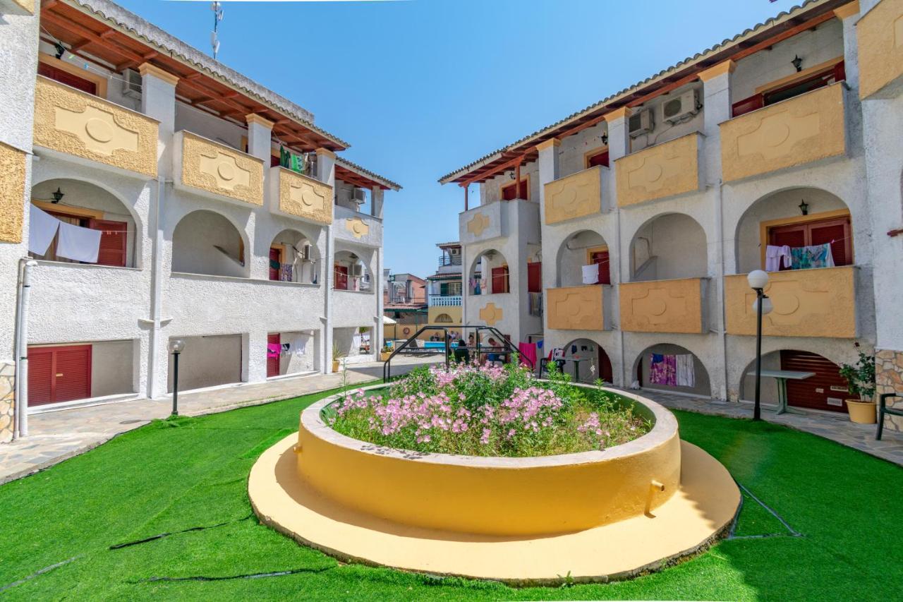 Bella Grecia Studios And Apartments By Hotelius Moraitika Exterior photo